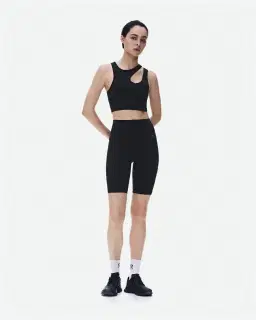 On Running Studio Asymmetric Crop Femme – 1/5