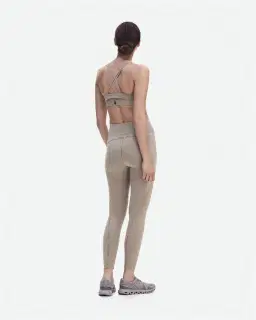 On Running Studio Bra Femme – 3/5