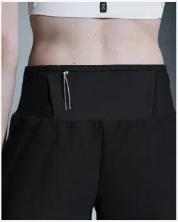 On Running Ultra Shorts Femme – 4/5