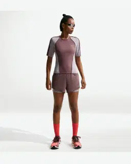 Short 2-en-1 taille mi-haute Dri-FIT Nike Swift Femme – 1/4