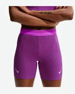 Short ajusté Dri-FIT ADV Nike AeroSwift Femme – 2/4