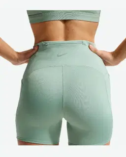 Short ajusté taille haute avec poches 10 cm Nike Swift Femme – 3/4
