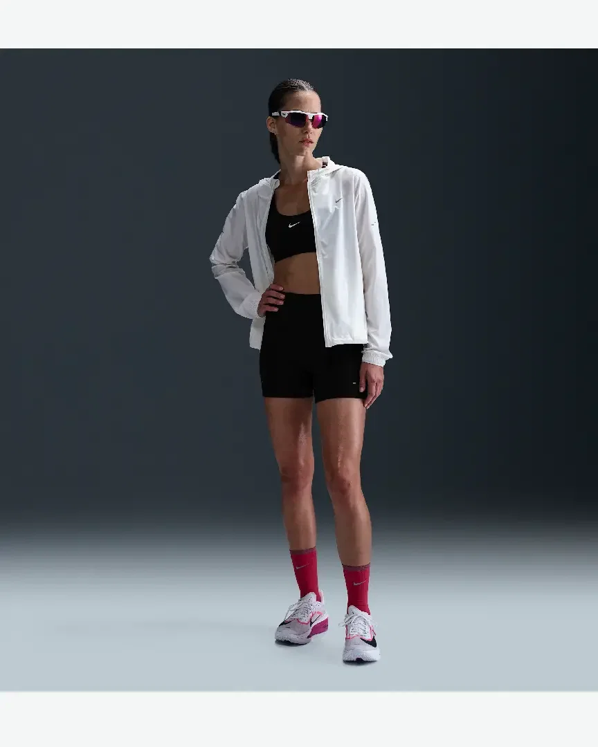 Short ajusté taille haute avec poches 10 cm Nike Swift Femme