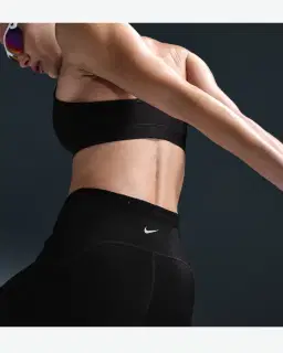 Short ajusté taille haute avec poches 10 cm Nike Swift Femme – 3/4