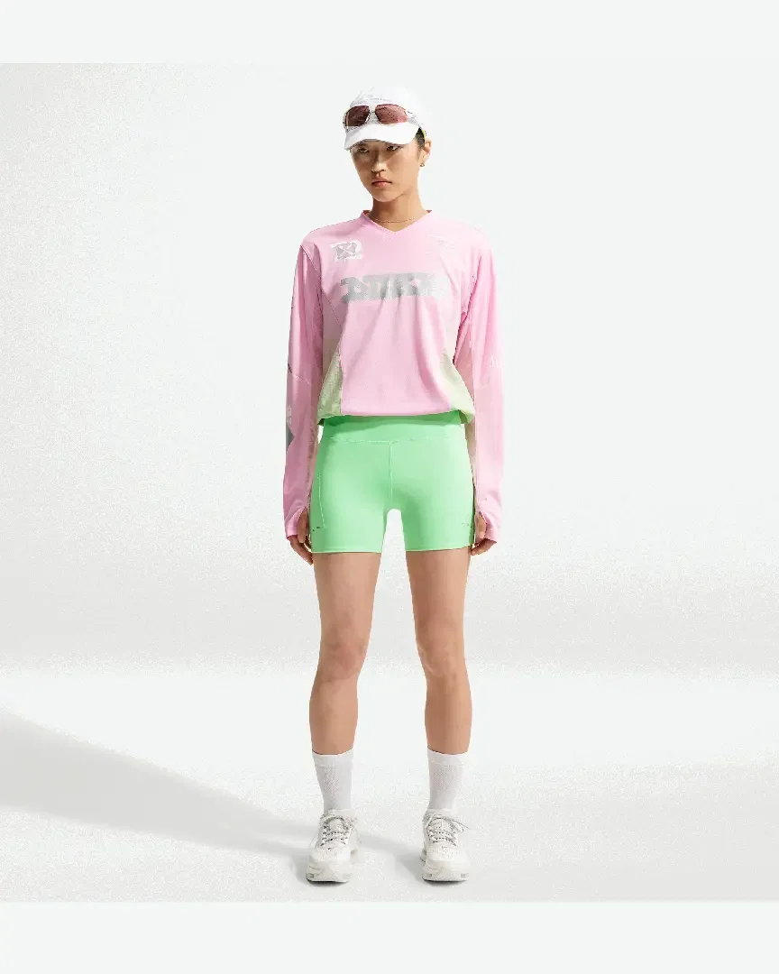 Short ajusté taille haute avec poches 10 cm Nike Swift Femme