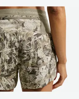 Short de trail avec sous-short intégré Dri-FIT ACG "Chamo Camo" 10 cm Femme – 3/4