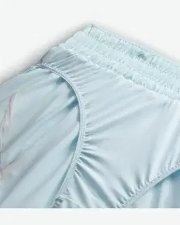 Short Dri-FIT à motif et taille mi-haute avec sous-short intégré Nike One Femme – 4/4