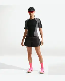Short taille haute déperlant avec sous-short intégré Nike Swift Femme – 1/4