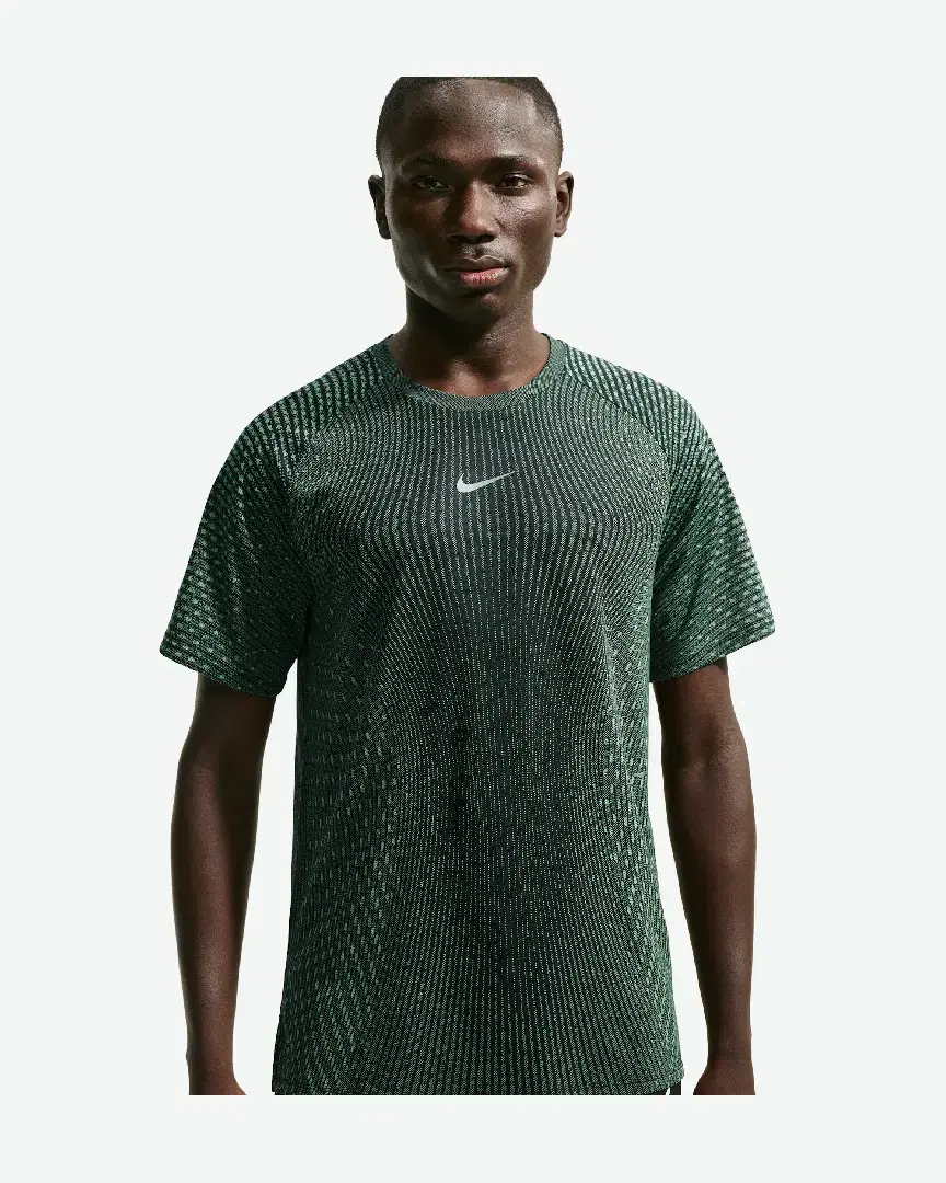 Tee-Shirt À Manches Courtes Aero-Fit Nike Stride M - Men (9) au meilleur prix !