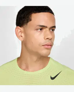 Tee-shirt Nike AeroSwift Homme – 3/4