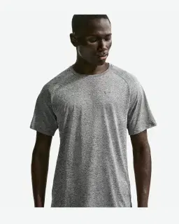 Tee-shirt à manches courtes et motifs réfléchissants Dri-FIT ADV Nike Stride Homme – 1/4