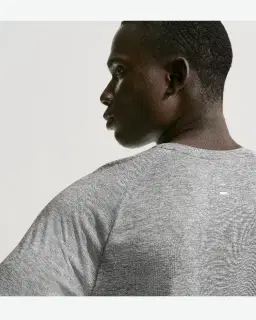 Tee-shirt à manches courtes et motifs réfléchissants Dri-FIT ADV Nike Stride Homme – 2/4