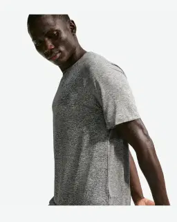 Tee-shirt à manches courtes et motifs réfléchissants Dri-FIT ADV Nike Stride Homme – 3/4