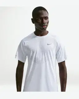 Tee-shirt à manches courtes et motifs réfléchissants Dri-FIT ADV Nike Stride Homme – 1/4