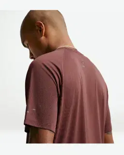 Tee-shirt à manches courtes et motifs réfléchissants Dri-FIT ADV Nike Stride Homme – 2/4