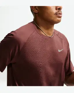 Tee-shirt à manches courtes et motifs réfléchissants Dri-FIT ADV Nike Stride Homme – 3/4