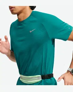 Tee-shirt à manches courtes et motifs réfléchissants Dri-FIT ADV Nike Stride Homme – 3/4