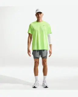 Tee-shirt à manches courtes et motifs réfléchissants Dri-FIT ADV Nike Stride Homme – 4/4