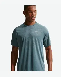 Tee-shirt à manches courtes et motifs réfléchissants Dri-FIT ADV Nike Stride Homme – 1/4