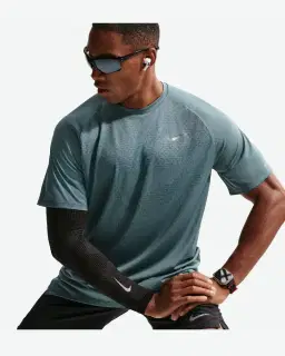 Tee-shirt à manches courtes et motifs réfléchissants Dri-FIT ADV Nike Stride Homme – 3/4