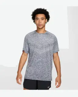 Tee-shirt à manches courtes et motifs réfléchissants Dri-FIT ADV Nike Stride Homme – 1/4