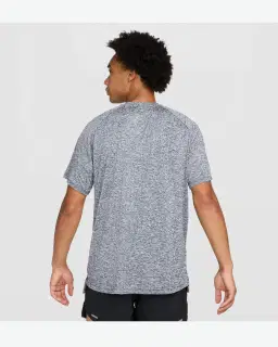 Tee-shirt à manches courtes et motifs réfléchissants Dri-FIT ADV Nike Stride Homme – 2/4