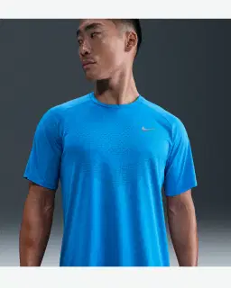 Tee-shirt à manches courtes et motifs réfléchissants Dri-FIT ADV Nike Stride Homme – 1/4