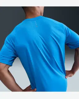 Tee-shirt à manches courtes et motifs réfléchissants Dri-FIT ADV Nike Stride Homme – 2/4