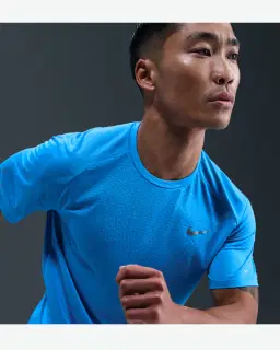 Tee-shirt à manches courtes et motifs réfléchissants Dri-FIT ADV Nike Stride Homme – 3/4