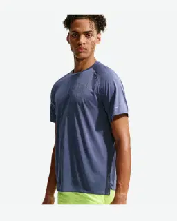 Tee-shirt à manches courtes et motifs réfléchissants Dri-FIT ADV Nike Stride Homme – 1/4