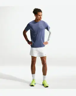 Tee-shirt à manches courtes et motifs réfléchissants Dri-FIT ADV Nike Stride Homme – 4/4