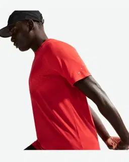 Tee-shirt à manches courtes et motifs réfléchissants Dri-FIT ADV Nike Stride Homme – 3/4