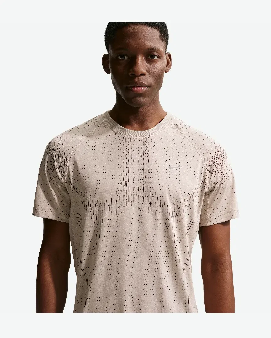Tee-Shirt À Manches Courtes Et Motifs Réfléchissants Dri-Fit Adv Nike Stride M