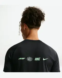 Tee-shirt à manches courtes et motifs réfléchissants Dri-FIT ADV Nike Stride Homme – 2/4