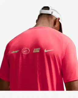 Tee-shirt à manches courtes et motifs réfléchissants Dri-FIT ADV Nike Stride Homme – 2/4