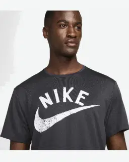 Tee-shirt à manches courtes Nike Dri-FIT Miler Homme – 3/4