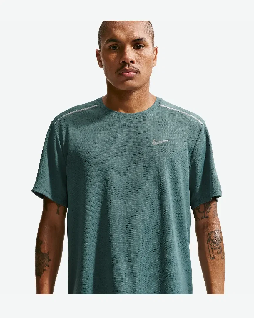 Tee-shirt à manches courtes et protection UV Dri-FIT Nike Miler Homme