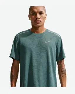 Tee-shirt à manches courtes et protection UV Dri-FIT Nike Miler Homme – 1/4