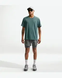 Tee-shirt à manches courtes et protection UV Dri-FIT Nike Miler Homme – 4/4