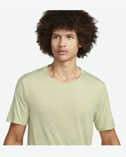 Tee-shirt à manches courtes Dri-FIT Nike Rise 365 Homme – 3/4