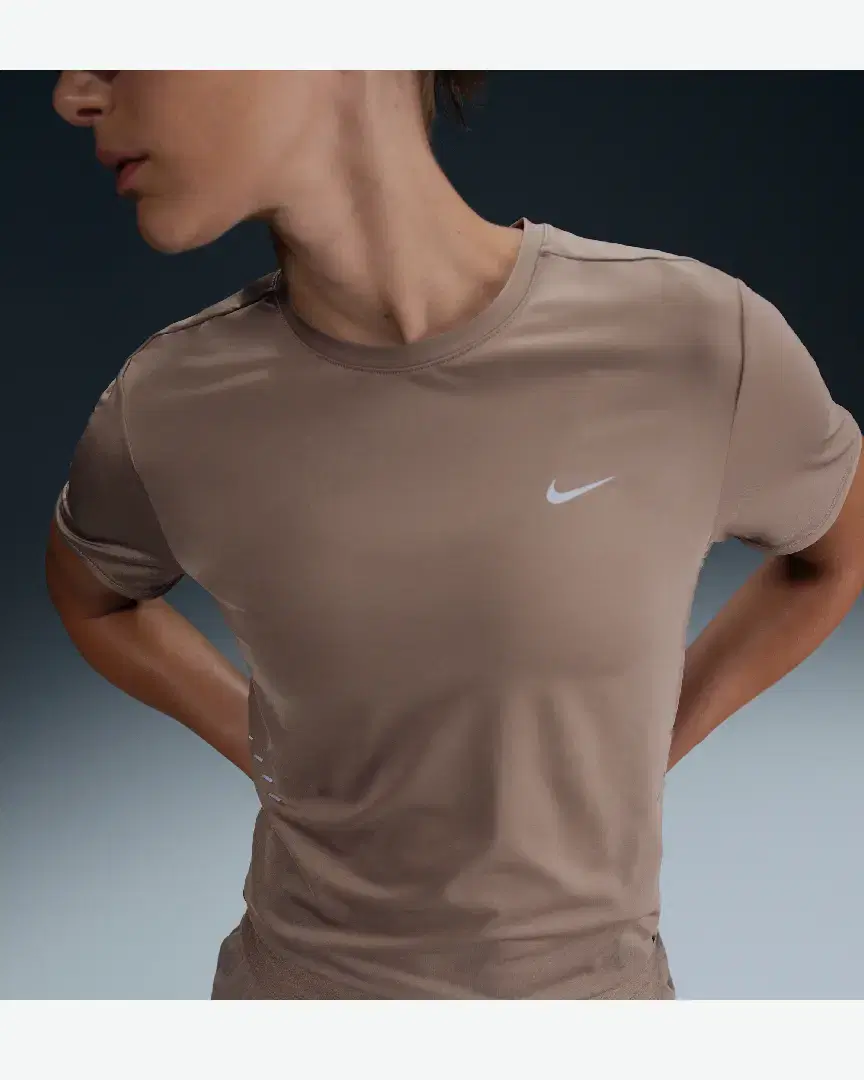 Tee-Shirt À Manches Courtes Dri-Fit Nike Swift Wool W - Women (18) au meilleur prix !