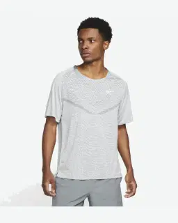 Tee-shirt à manches courtes Dri-FIT Nike TechKnit ADV Homme – 1/4