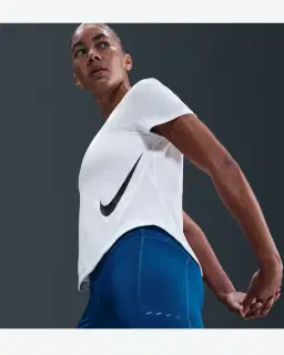 Tee-shirt à manches courtes Dri-FIT Nike Tempo Swoosh Run Femme – 3/4