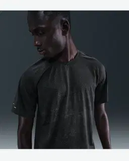 Tee-shirt à manches courtes et motifs réfléchissants Dri-FIT ADV Nike Stride Homme – 1/4