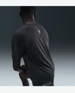 Tee-shirt à manches courtes et motifs réfléchissants Dri-FIT ADV Nike Stride Homme – 3/4