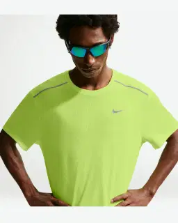 Tee-shirt à manches courtes et protection UV Dri-FIT Nike Miler Homme – 1/4