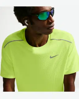 Tee-shirt à manches courtes et protection UV Dri-FIT Nike Miler Homme – 3/4