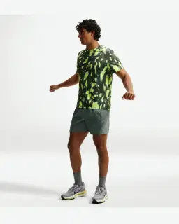 Tee-shirt à manches courtes et protection UV Dri-FIT Nike Miler Homme – 4/4
