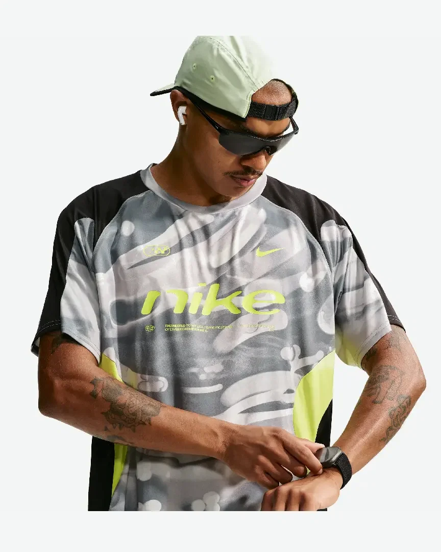 Tee-shirt à manches courtes imprimé Nike Dri-FIT Homme