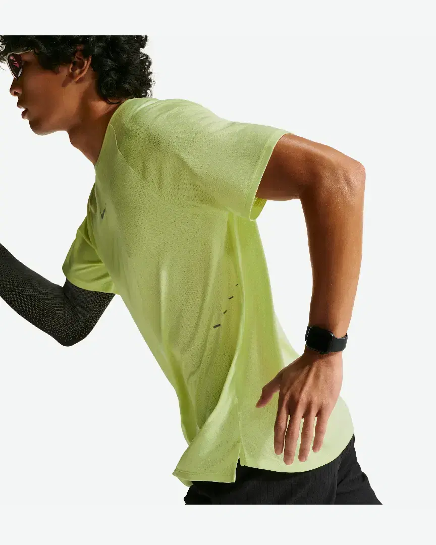 Tee-Shirt À Manches Courtes Et Motifs Réfléchissants Dri-Fit Adv Nike Stride M - IH0745-736 (2) au meilleur prix !
